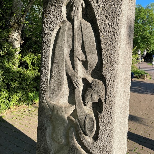 Auf dem Schillerstein in Villingen ist ein ganz besonderer Beruf dargestellt. Ein sehr ehrenhafter und der Nachhaltigkeit verpflichtet.  Rudolf Reim 